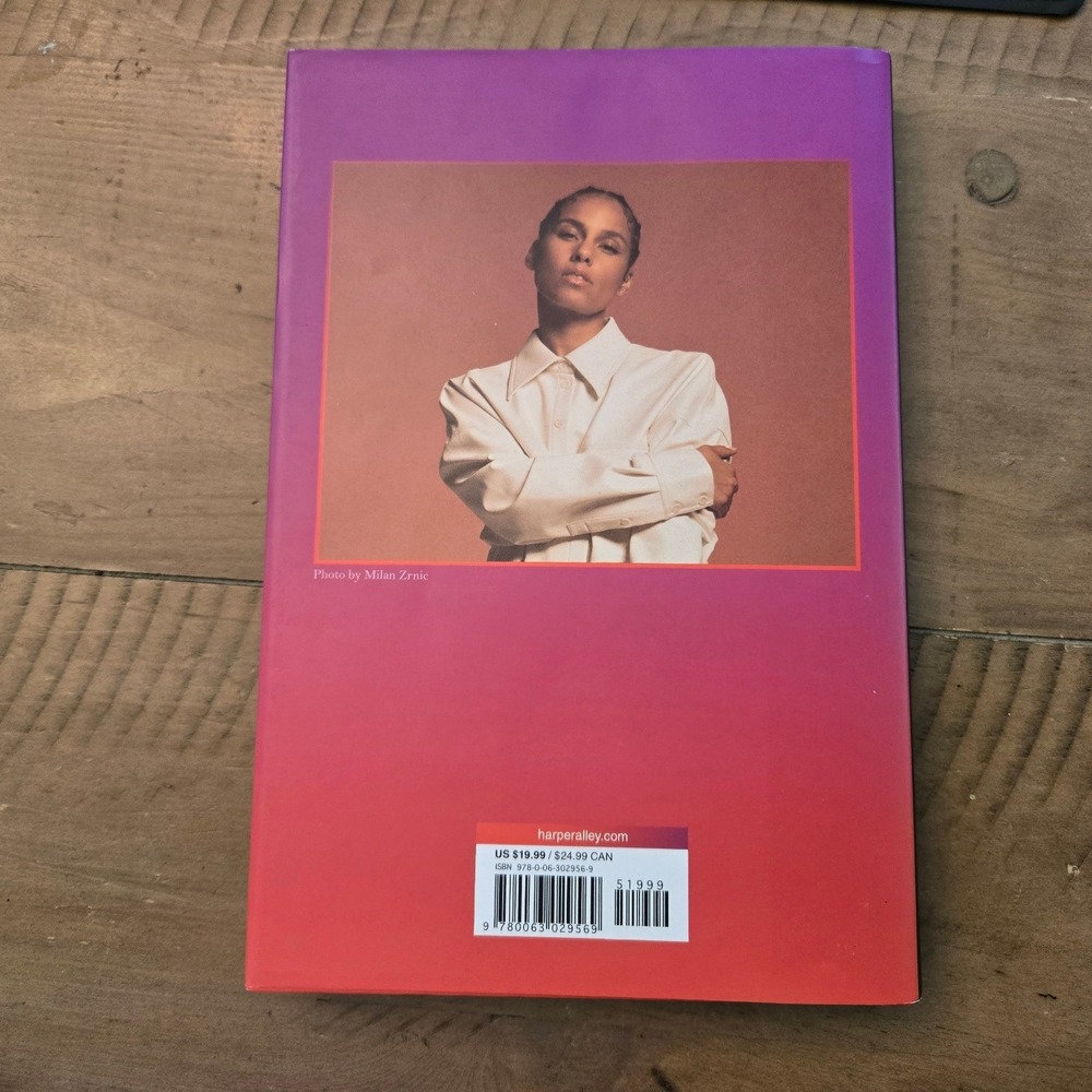 Alicia Keys Girl on Fire Graphic Novel YA First Edition Hardcover Book - Picture 9 of 10